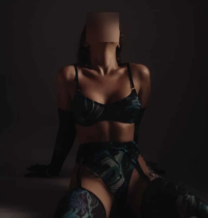 Alisa - Psát jenom na Whats app a volat - inzertní portál edevky.cz to je sex seznamka - sex inzerce - společnice - escort
